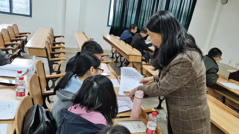 教师资格证培训协议班与普通班：如何选择更划算的学习方案**