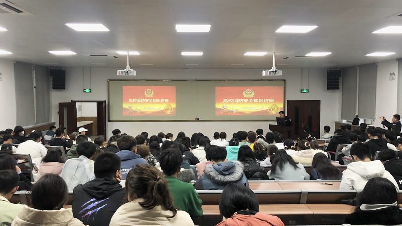 线下课程则具有以下特点：